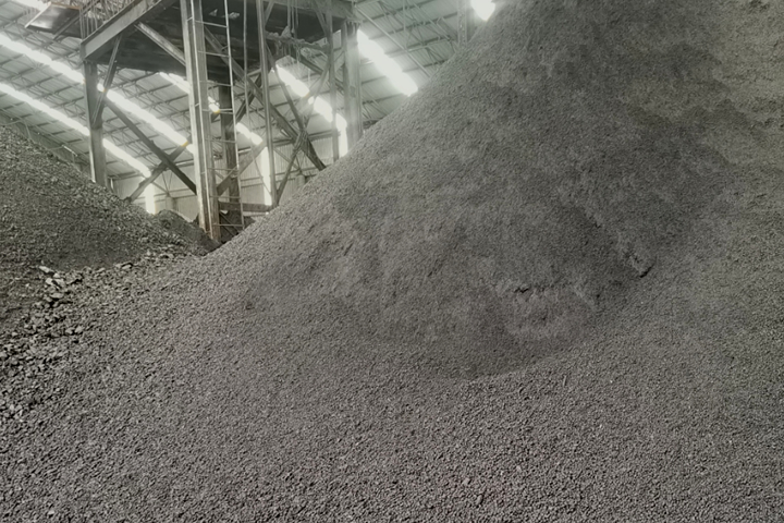 低溫蒸汽余熱煤泥烘干機(jī)采用內(nèi)熱式蒸汽回轉(zhuǎn)干燥機(jī)對濕煤泥進(jìn)行間接干燥，無三廢產(chǎn)生，節(jié)能環(huán)保，綠色高效，干燥環(huán)境安全。