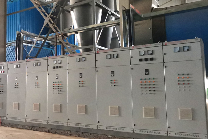 發(fā)酵飼料烘干機根據(jù)物料在烘干機內(nèi)部的不同行進狀態(tài)，設(shè)置了集打散、揚料、熱交換、控溫調(diào)濕等不同功能單元，滿足物料的干燥效果，并保存了物料中有益菌體的活性。