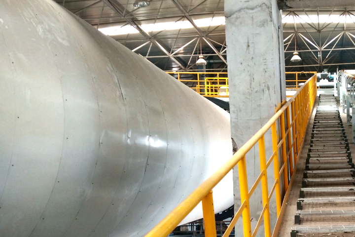 礦石烘干機是東鼎干燥針對冶金建材行業(yè)推出的專用烘干設(shè)備，具有產(chǎn)能大、耐磨損、熱能消耗低、自動化程度高的特點。