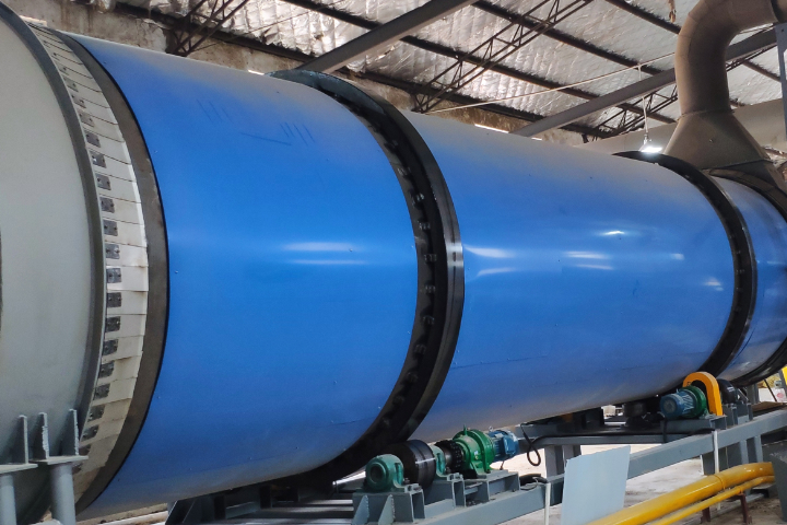 噴漿玉米皮專用烘干機(jī)設(shè)備，可以通過熱風(fēng)干燥工藝，快速降低物料中的水分制成高能量玉米噴漿蛋白飼料。