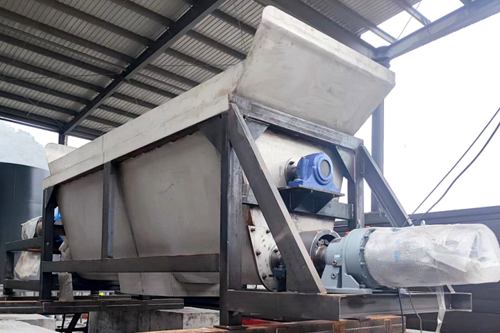 金屬污泥烘干機可以將金屬污泥再加工處理再利用，具有良好的社會經(jīng)濟環(huán)境效益。