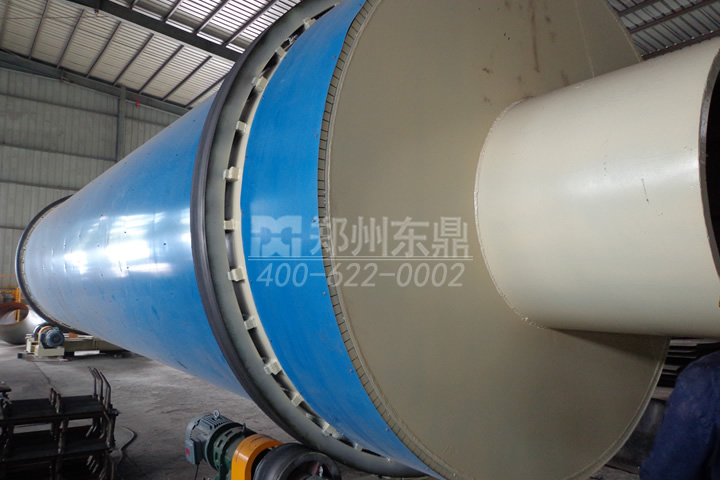 樹(shù)皮烘干機(jī)可以解決塊莖大、長(zhǎng)度長(zhǎng)些的樹(shù)皮、樹(shù)枝、棕櫚絲物料烘干