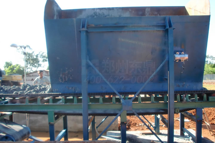 廢棄白泥隨意堆放不僅占用大量土地，污染環(huán)境，而且浪費了白泥中的大量的資源，東鼎白泥烘干機可以很好的實現(xiàn)白泥再利用