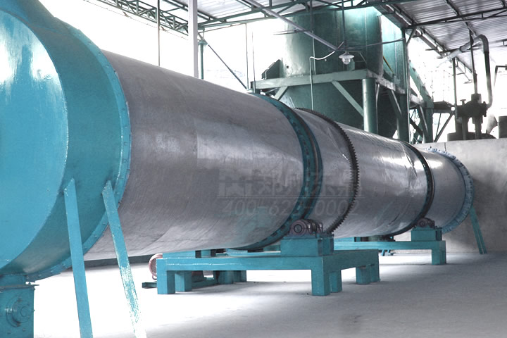 淀粉渣(木薯渣、紅薯渣、馬鈴薯渣等)是淀粉廠、酒精廠等廠家的副產(chǎn)品，淀粉渣中含有豐富的纖維素、半纖維素和粗蛋白等，經(jīng)過飼料化無害處理后，可以成為畜禽飼料的重要來源。