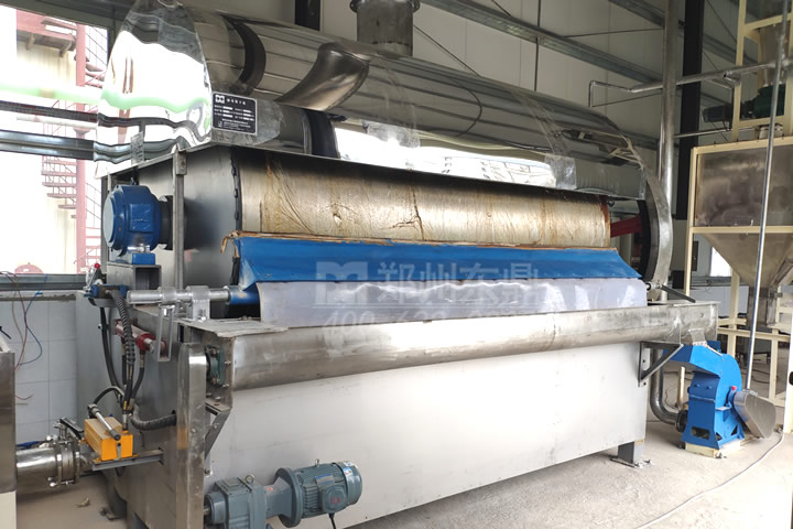 酵母中含有益的活性菌體，東鼎蒸汽余熱酵母烘干機(jī)通過低溫干燥技術(shù)實(shí)現(xiàn)酵母高效利用。