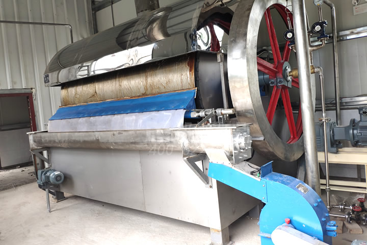 酵母中含有益的活性菌體，東鼎蒸汽余熱酵母烘干機(jī)通過低溫干燥技術(shù)實(shí)現(xiàn)酵母高效利用。