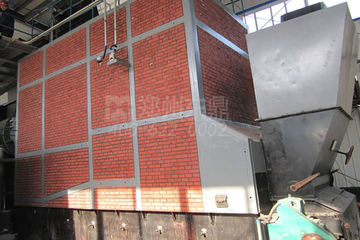 鏈排爐熱源具有煤種適應(yīng)性好，熱效率高、操作方便等特點(diǎn)，除塵室采用重力沉降室結(jié)構(gòu)。換熱器結(jié)構(gòu)簡單，具有阻力小，使用壽命長等特點(diǎn)。機(jī)械鏈條爐排燃煤熱風(fēng)爐