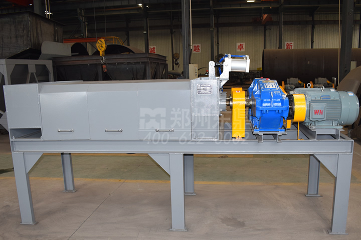 螺旋擠壓脫水機(jī)具有產(chǎn)能大，操作維修方便，投入成本低，分單螺旋和雙螺旋系列脫水產(chǎn)品