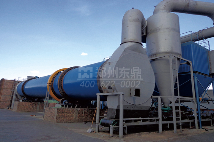 泥煤專用烘干機(jī)通過熱風(fēng)與泥煤物料快速質(zhì)熱交換，實(shí)現(xiàn)了固廢泥煤批量干化降水，改善了泥煤的儲(chǔ)裝運(yùn)性能
