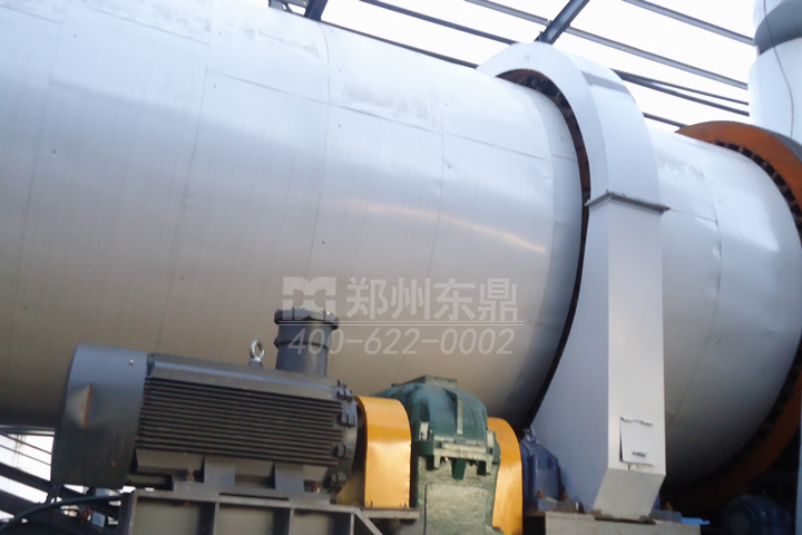 大型精礦粉球團類烘干機設備是一種處理能力大、穩(wěn)定高效、自動化程度高的專用烘干器，適用于鐵精礦、錳礦粉、鈷礦粉、銅精礦、金礦粉、鉛精粉、錫礦粉、汞礦粉、磷精礦、鉬精礦等精礦