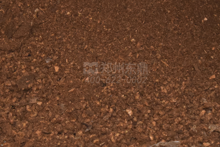 菌菇渣烘干機通過熱能轉(zhuǎn)換快速將菌渣中的多余水分脫除，改善了菌渣的儲裝運特性。